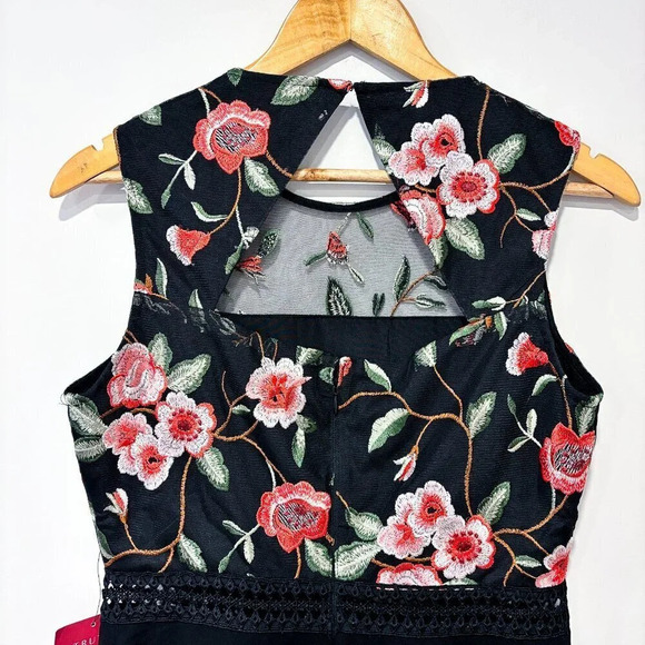 TRUTH  & FABLE Black floral dress - Picture 3 of 8